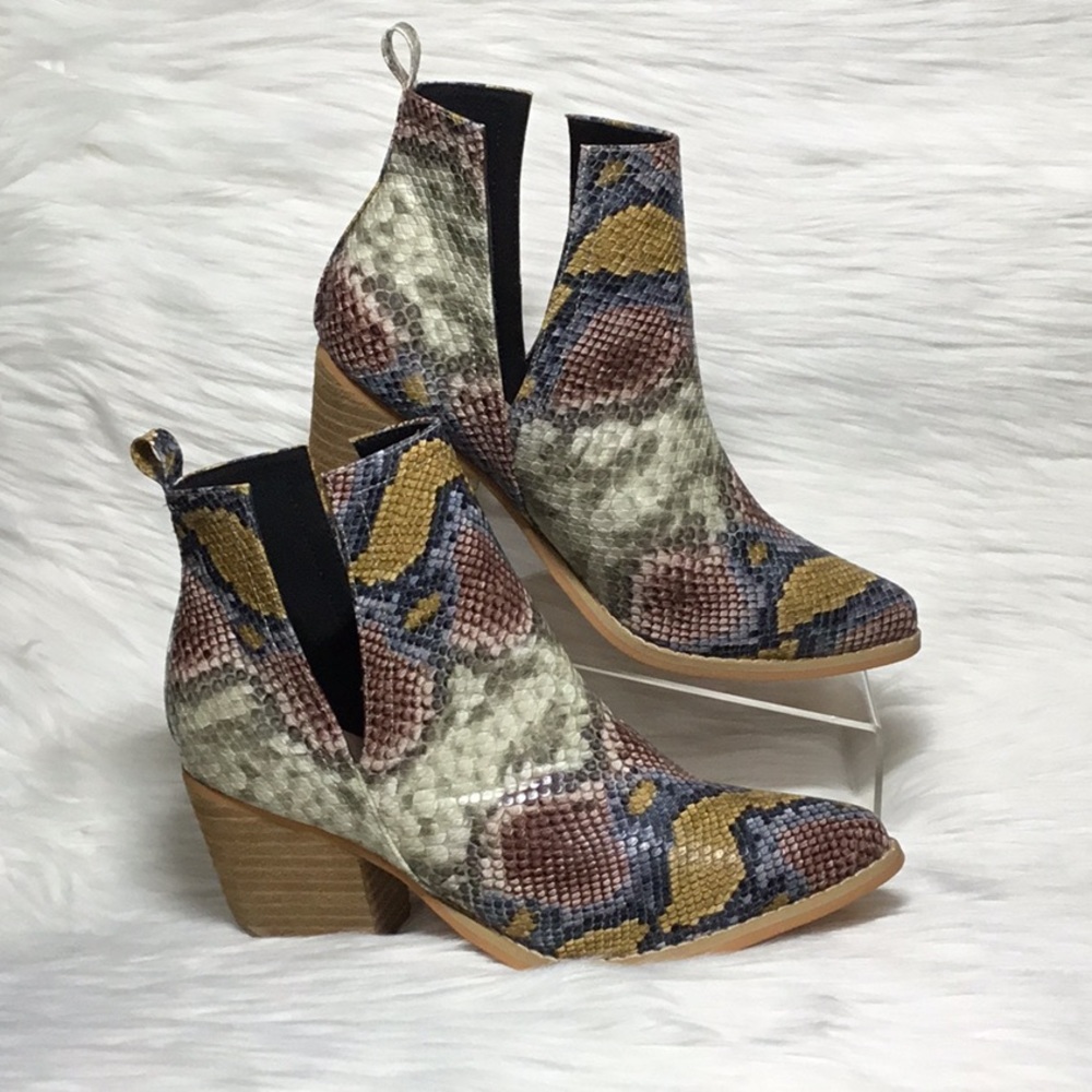 NWT!! A Rider Girl Jena Snake Multi Booties, Sz 9